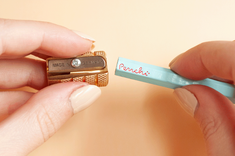 Animated gif of sharpening the Penchi logo on the tip end of a pencil
